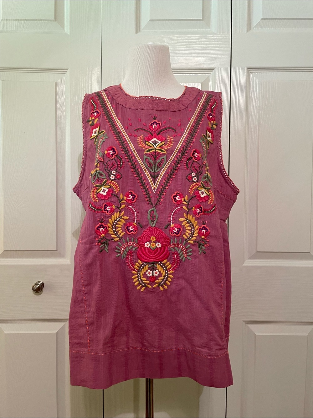 NWT Sundance Mountain Bloom mauve floral sleeveless embroidered top size L